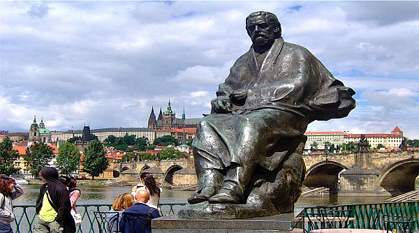 Socha Bedřicha Smetany od Josefa Malejovského Socha Bedřicha Smetany od Josefa Malejovského