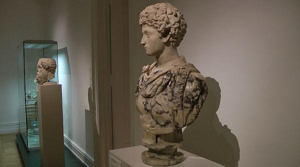 Portrét mladého Marka Aurelia na novodobé bustě ze 2. poloviny 2. století našeho letopočtu. Portrét mladého Marka Aurelia na novodobé bustě ze 2. poloviny 2. století našeho letopočtu.