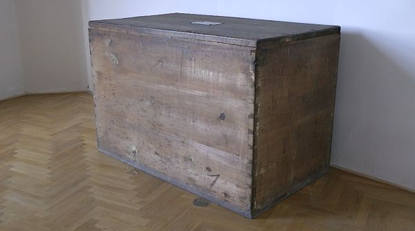 Tajemná bedna s obsahem, který je jen v náznacích zmiňován ve staré závěti. Foto: Ondřej Grym Tajemná bedna s obsahem, který je jen v náznacích zmiňován ve staré závěti. Foto: Ondřej Grym