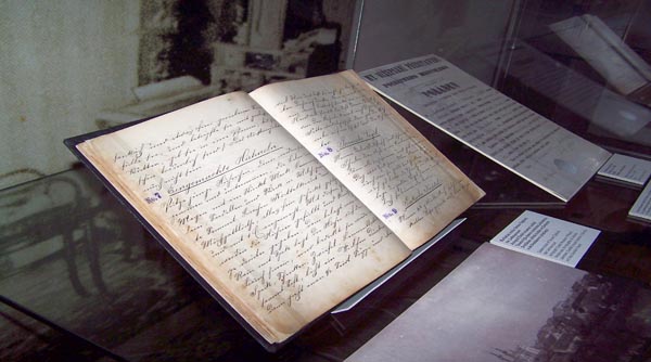 Originál kuchařské knihy Terinky Liehmannové na výstavě „Antonín Dvořák“ v Českém muzeu hudby. Originál kuchařské knihy Terinky Liehmannové na výstavě „Antonín Dvořák“ v Českém muzeu hudby.