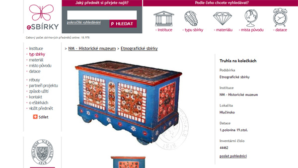 Nová grafická podoba portálu eSbírky fotografie webového portálu esbírky s vyobrazením dřevené malované truhly