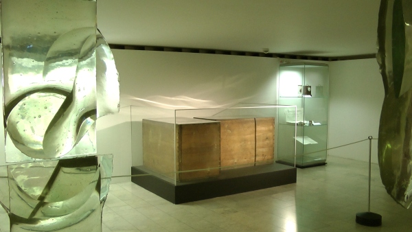 Jirušovy bedny v prostoru výstavy Vynálezci a vynálezy v Nové budově Národního muzea foto vystavených Jirušových beden