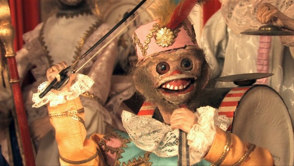 Detail kolovrátku s opičí kapelou Detail kolovrátku s opičí kapelou