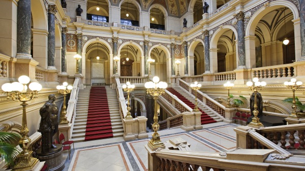 Hlavní schodiště v Historické budově Národního muzea (foto: ČTK) Hlavní schodiště v Historické budově Národního muzea (foto: ČTK)