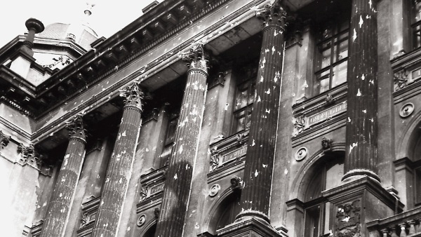 Fasáda poškozená střelami dne 21. srpna 1968 fasáda poškozená střelami dne 21. srpna 1968