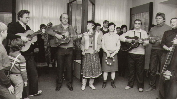 Skupina Spirituál Kvintet na vernisáži v roce 1986 Skupina Spirituál Kvintet na vernisáži v roce 1986