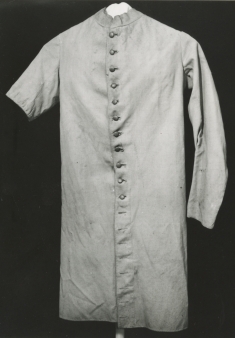 Chlapecká košile se zkráceným pravým rukávem