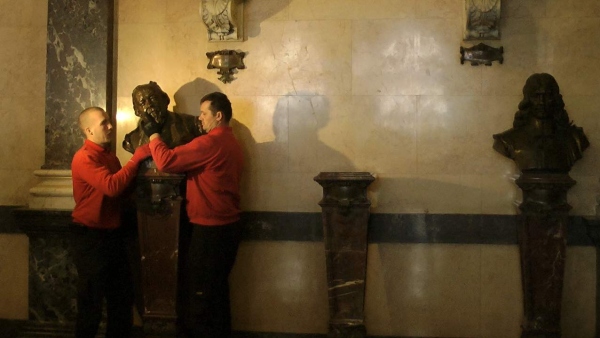 Deinstalace bust z Pantheonu Historické budovy Národního muzea Deinstalace bust z Pantheonu Historické budovy Národního muzea