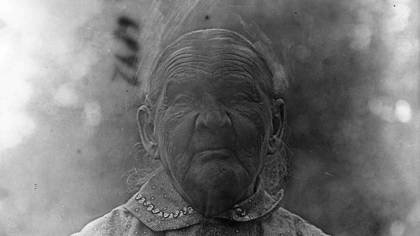 Františka Bajerová, devadesátiletá lidová lékařka z Vrchoviny u Nové Paky. Rok 1924 Františka Bajerová, devadesátiletá lidová lékařka z Vrchoviny u Nové Paky. Rok 1924