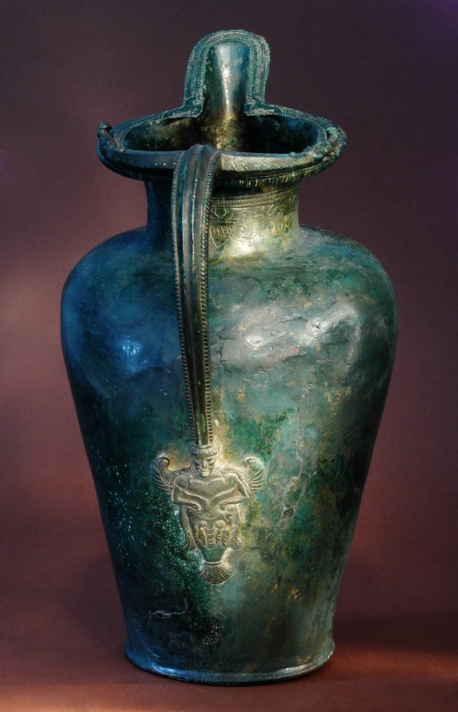 Etruská bronzová zobákovitá konvice