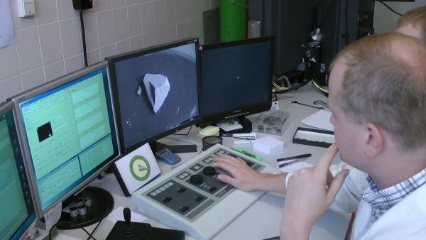 Podrobné chemické složení bylo zjišťováno elektronovou mikroanalýzou Podrobné chemické složení bylo zjišťováno elektronovou mikroanalýzou