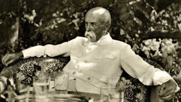 T. G. Masaryk při rozhovoru s Karlem Čapkem, 1. polovina 30. let 20. století T. G. Masaryk při rozhovoru s Karlem Čapkem, 1. polovina 30. let 20. století