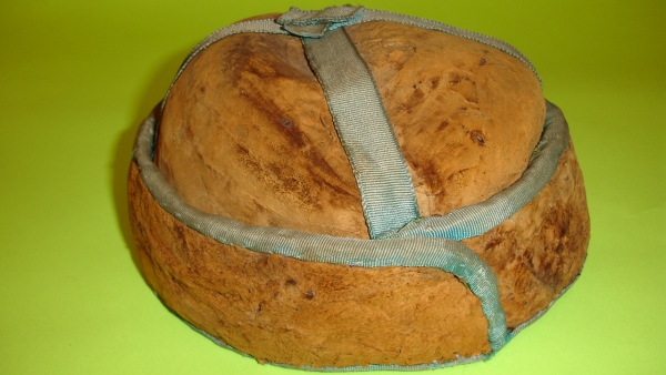 Čepice z troudnatce kopytovitého Čepice z troudnatce kopytovitého