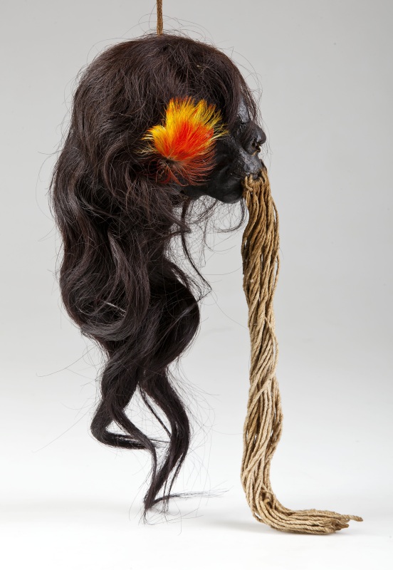 Preparovaná lidská hlava zvaná tsantsa, Jívarové, Ekvádor, asi 1. polovina 20. století (zdroj: Národní muzeum) 