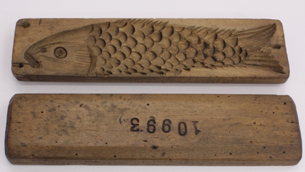 Perníkářská forma ve tvaru ryby, 2. polovina 19. století (zdroj: Národní muzeum) Perníkářská forma ve tvaru ryby, 2. polovina 19. století (zdroj: Národní muzeum)