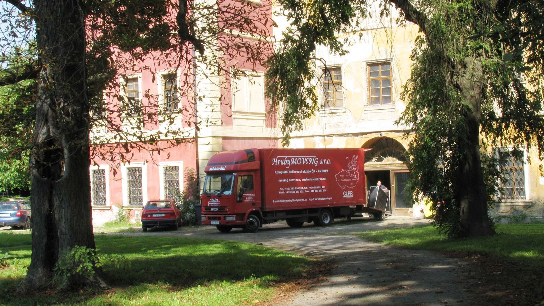 Stěhování knihovního fondu v kontejnerech