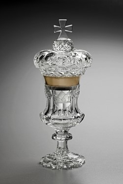 Pohár s víkem s věnováním Josefu Jungmannovi, kolem 1836. Severní Čechy – Nový Svět (Neuwelt) zdroj: Národní muzeum