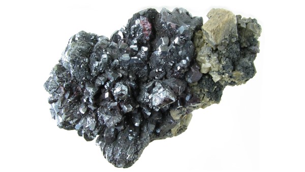 Další proustit z Jáchymova ze sbírek Národního muzea o rozměrech 11 × 6 × 6 centimetrů se našel na stejném místě jako ten "císařský" (foto: D. Velebil). 