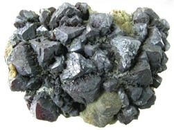 Jeden z jáchymovských proustitů ze sbírek Národního muzea, také u něj se se místo nálezu shoduje s předchozími (foto: D. Velebil). Jeden z jáchymovských proustitů ze sbírek Národního muzea, také u něj se se místo nálezu shoduje s předchozími (foto: D. Velebil).