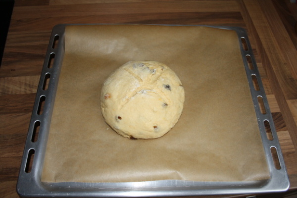 Bochánek necháme na plechu ještě asi 15-20 min. kynout. 