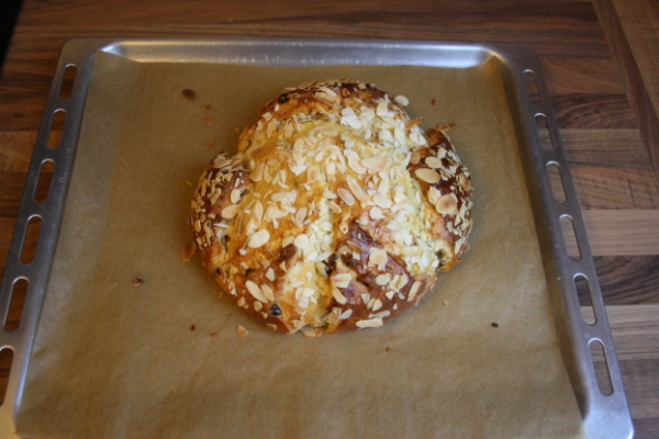 Pečeme na 180° cca 20 minut, pak teplotu snížíme na 150° a dopékáme dalších 20 minut.