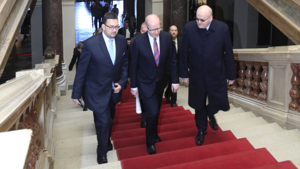 Za přítomnosti předsedy vlády Bohuslava Sobotky a ministra kultury Daniela Hermana předalo v pondělí 20. dubna 2015 Národní muzeum svou Historickou budovu Sdružení M-P-I Národní muzeum (zdroj: Národní muzeum) Za přítomnosti předsedy vlády Bohuslava Sobotky a ministra kultury Daniela Hermana předalo v pondělí 20. dubna 2015 Národní muzeum svou Historickou budovu Sdružení M-P-I Národní muzeum (zdroj: Národní muzeum)