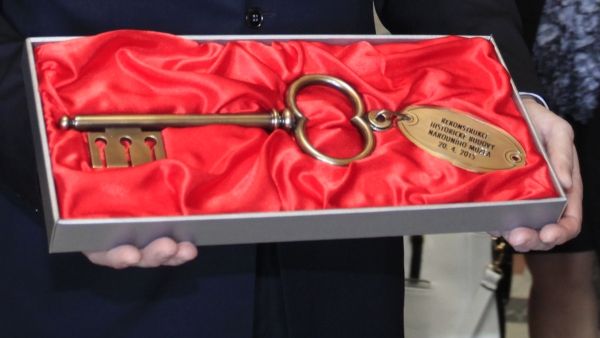 Během slavnostního aktu se symbolicky předával i klíč od Historické budovy Národního muzea (zdroj: Národní muzeum) Během slavnostního aktu se symbolicky předával i klíč od Historické budovy Národního muzea (zdroj: Národní muzeum)