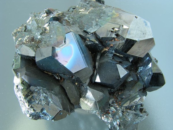 Hematit, Elba, Itálie, 7 × 6 cm ze Stuchlikovy sbírky. Zdroj: Národní muzeum Hematit, Elba, Itálie, 7 × 6 cm ze Stuchlikovy sbírky. Zdroj: Národní muzeum