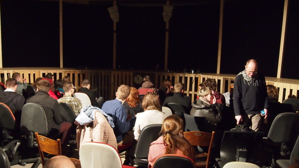 Fotografie. Panoptikon v Praze. Prostor, ve kterém se diváci otáčejí podle svojí volby. Zdroj: Vojtěch Poláček