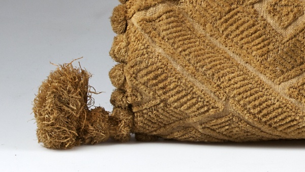 Detail polštáře (inv. č. 22 258), který pochází ze sbírek Rudolfa II. (1576–1611). Zdroj: Národní muzeum Fotografie. Detail polštáře (inv. č. 22 258), který pochází ze sbírek Rudolfa II. (1576–1611). Zdroj: Národní muzeum