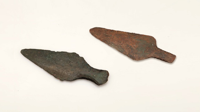 Miniaturní dýky. Zdroj: Národní muzeum, autor: O. Tlapáková Fotografie. Miniaturní dýky. Zdroj: Národní muzeum Autor: O. Tlapáková