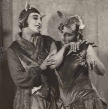 Fotografie Detail z fotografie Fotografie. Luisa Černá. Kdo je na světě nejmocnější – Myší princ, prem. 17. 2. 1927 v Národním divadle v Praze. Autor fotografie neznámý. Zdroj: Národní muzeum