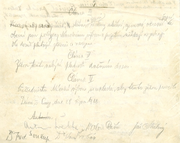 První zákon československý, zadní strana. Zdroj: Národní muzeum Fotografie. Rukopis prvního zákona Československé republiky. Zdroj: Národní muzeum