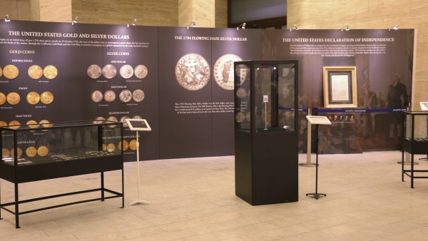 Pohled na vystavenou minci. Zdroj: Národní muzeum Fotografie. Pohled na vystavenou minci. Zdroj: Národní muzeum