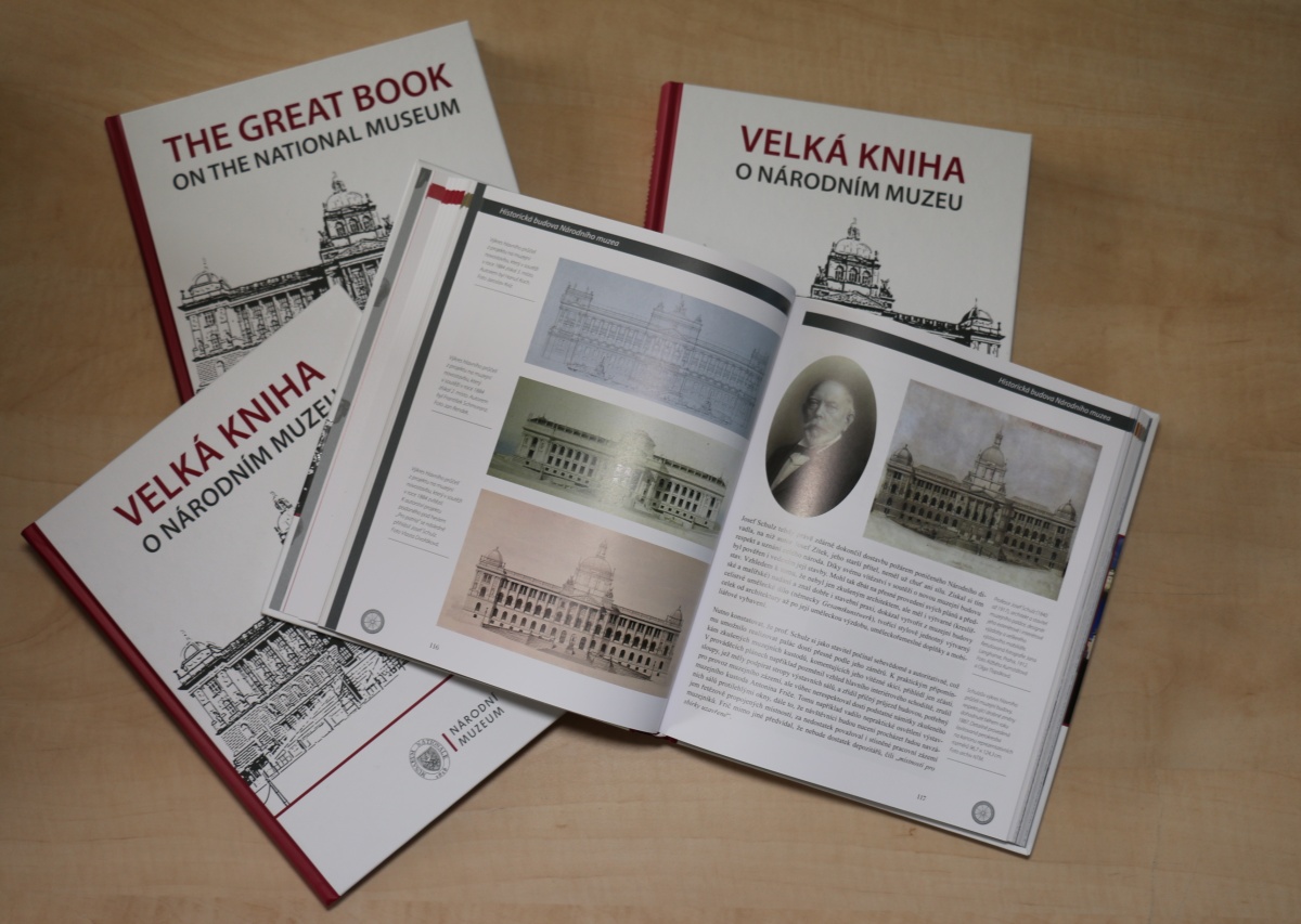 Velká kniha o Národním muzeu vyšla i v anglické verzi. Zdroj: Národní muzeum Fotografie. Velká kniha o Národním muzeu vyšla i v anglické verzi. Zdroj: Národní muzeum
