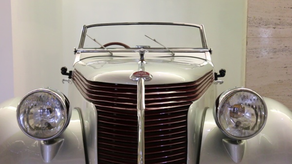 Automobil Jawa minor z roku 1939. Zdroj: Národní muzeum Fotografie. Automobil Jawa minor z roku 1939. Zdroj: Národní muzeum