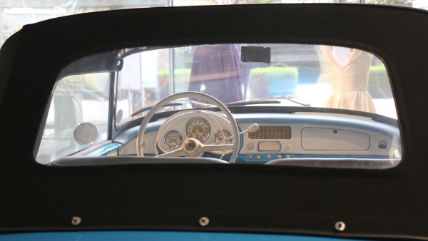 Pohled na palubní desku automobilu Škoda Felicia z roku 1960. Zdroj: Národní muzeum Fotografie. Pohled na palubní desku automobilu Škoda Felicia z roku 1960. Zdroj: Národní muzeum