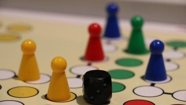 Člověče nezlob se. Zdroj: Národní muzeum Fotografie. Člověče nezlob se. Zdroj: Národní muzeum