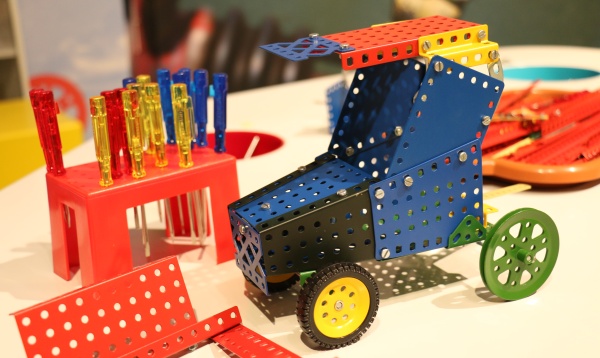 Stavebnice Merkur. Zdroj: Národní muzeum Fotografie. Stavebnice Merkur. Zdroj: Národní muzeum