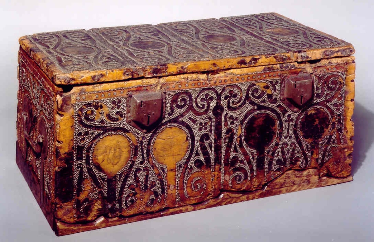 Truhla jihoevropské provenience z 12. století. Zdroj: Národní muzeum Fotografie. Truhla jihoevropské provenience z 12. století. Zdroj: Národní muzeum