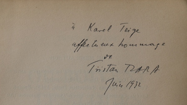 Věnování v jedné z Teigových knih od T. Tzary